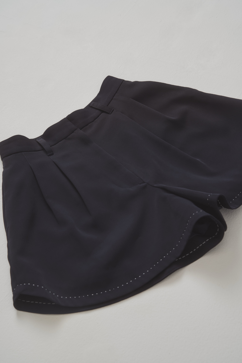カーブステッチショートパンツ